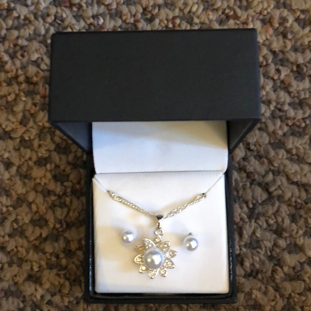 Silver Pearl Necklace and Earrings -14” and  Ext